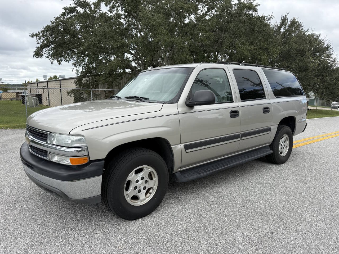 Used 2004 Chevrolet Suburban LS w/ Preferred Equipment Group RWD image 1