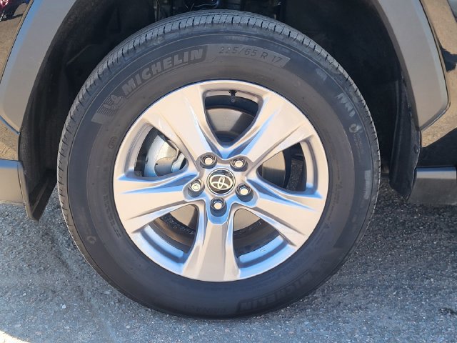 Used 2025 Toyota RAV4 XLE AWD/4WD image 9