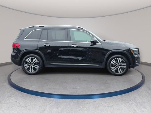 Used 2025 Mercedes-Benz GLB 250 4MATIC image 5