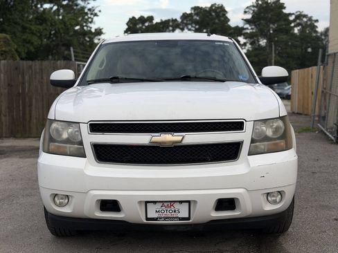 Used 2009 Chevrolet Suburban LT w/ Luxury Package RWD image 3