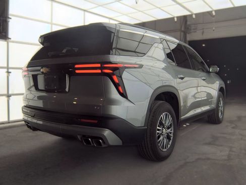 Used 2024 Chevrolet Traverse LT FWD image 5