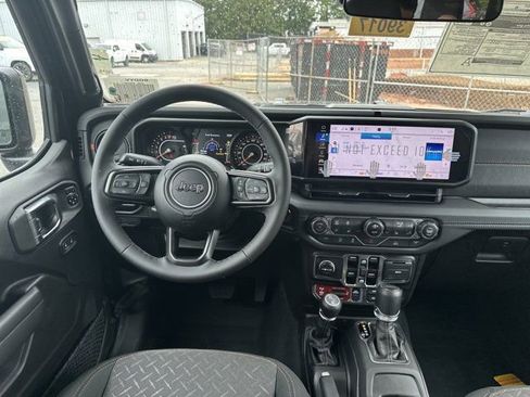 New 2025 Jeep Gladiator Mojave w/ Steel Bumper Group image 21