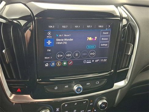 Used 2022 Chevrolet Traverse LT image 17