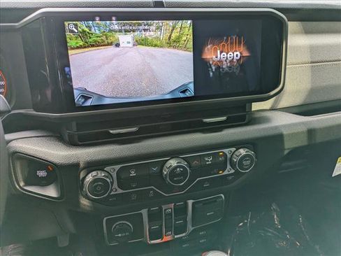 New 2025 Jeep Gladiator Sport image 13