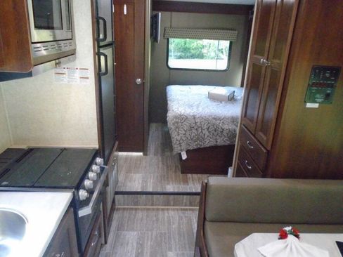 Used 2019 Chevrolet Express 4500 w/ RV Package image 34