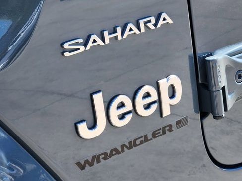 Used 2024 Jeep Wrangler Unlimited Sahara w/ Technology Group AWD/4WD image 11