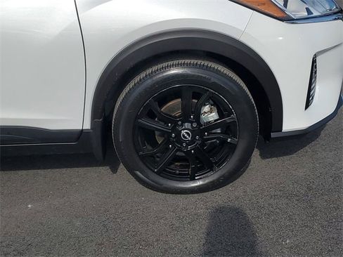 Certified 2023 Nissan Kicks SV image 9