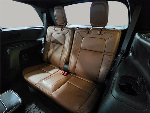 Used 2021 Lincoln Aviator Reserve w/ Equipment Group 210A AWD/4WD image 6