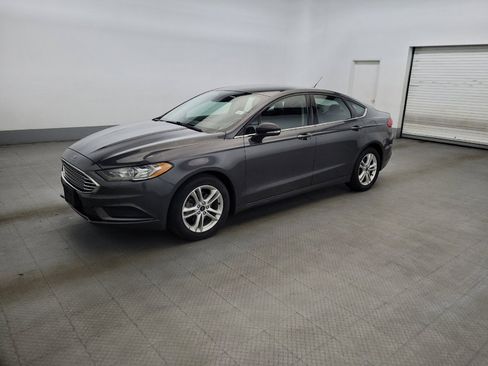 Used 2018 Ford Fusion SE FWD image 2