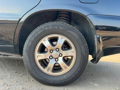 Used 2004 Toyota Highlander 4WD V6 image 12