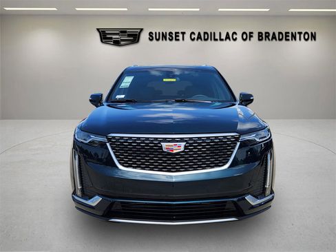 New 2025 Cadillac XT6 Luxury image 2