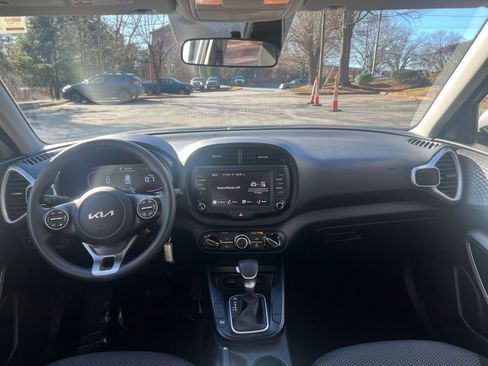 Used 2025 Kia Soul LX w/ LX Technology Package image 28