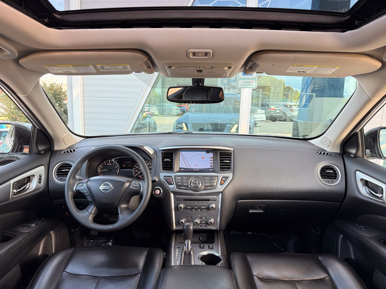 Used 2017 Nissan Pathfinder SL w/ SL Premium Package AWD/4WD image 29