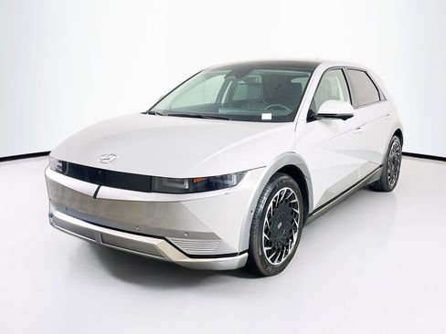 Used 2024 Hyundai Ioniq 5 Limited image 3