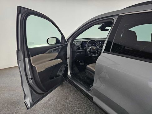 Used 2026 Chevrolet Traverse LT w/ Enhanced Driving Package FWD image 21
