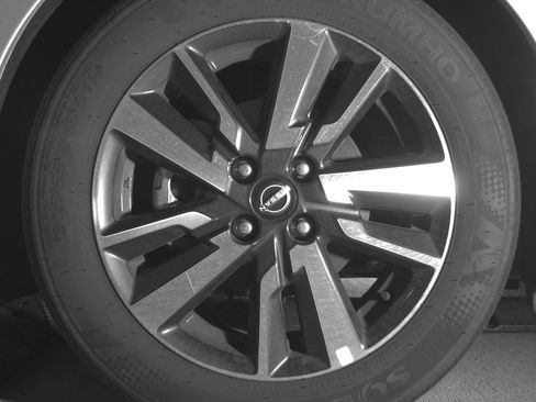 Used 2025 Nissan Versa SV image 12