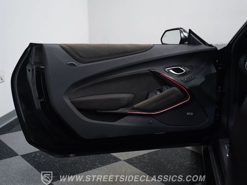 Used 2019 Chevrolet Camaro ZL1 RWD image 36