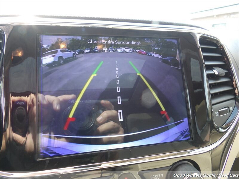 Used 2019 Jeep Grand Cherokee Overland AWD/4WD image 18