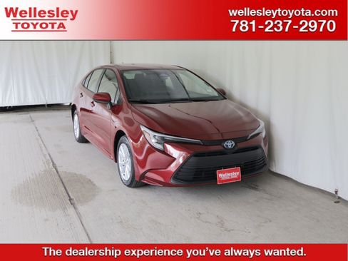 Used 2025 Toyota Corolla LE w/ LE Premium Package FWD image 1