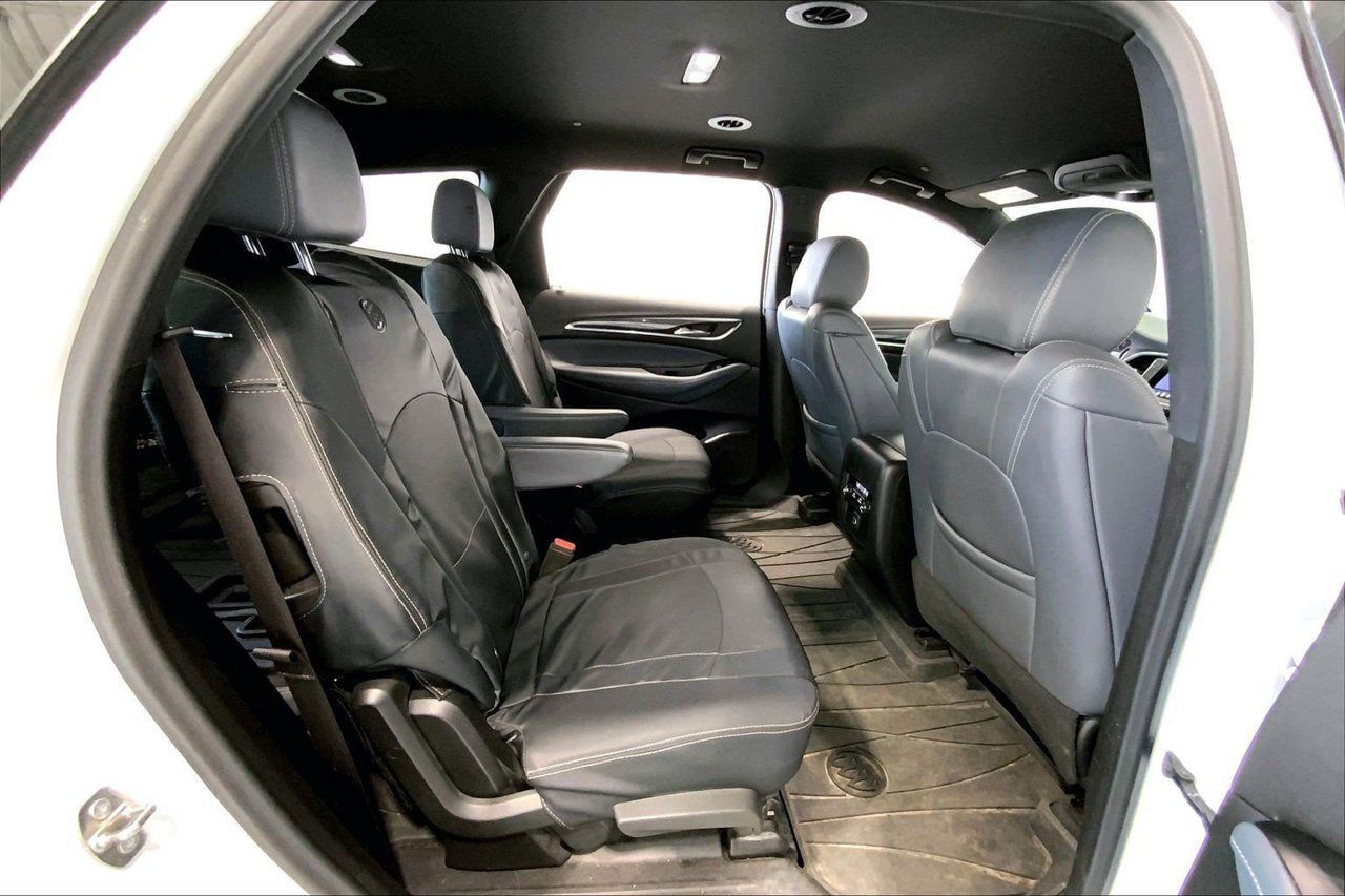 Used 2022 Buick Enclave Essence w/ Sport Touring Edition FWD image 25