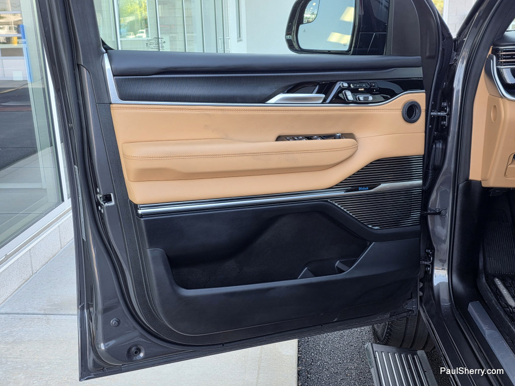 Used 2026 Jeep Grand Wagoneer Summit AWD/4WD image 25