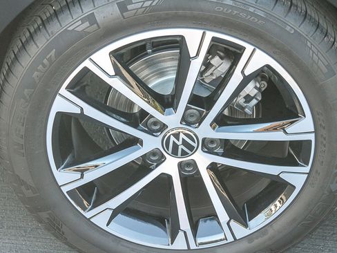 Used 2025 Volkswagen Jetta Sport image 11