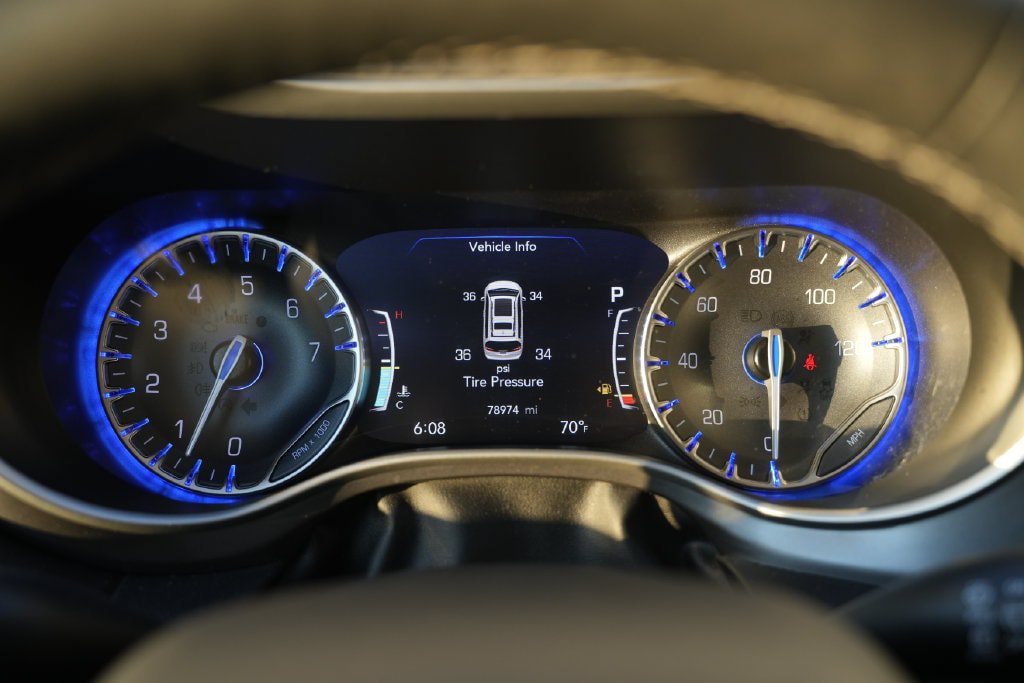 Used 2023 Chrysler Pacifica Touring-L FWD image 38