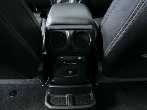 Used 2022 Jeep Wrangler Unlimited Sahara image 18