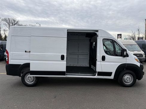 Used 2025 RAM ProMaster 2500 w/ Convenience Group FWD image 9