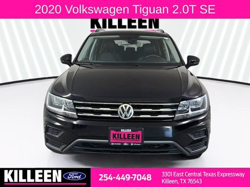 Used 2020 Volkswagen Tiguan SE w/ Panoramic Sunroof Package FWD image 2