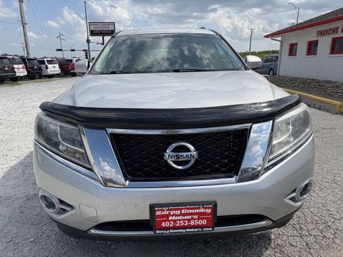 Used 2016 Nissan Pathfinder SV AWD/4WD image 8