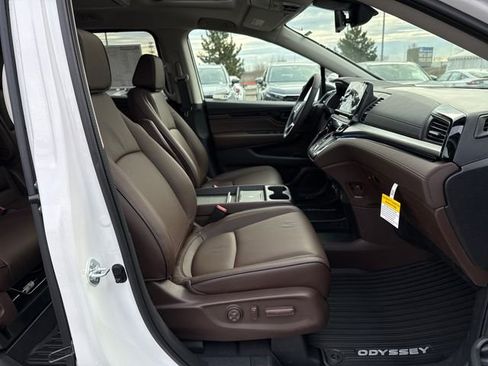 New 2026 Honda Odyssey Touring image 11