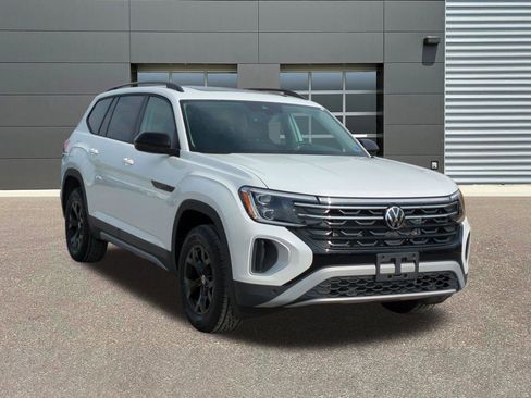 New 2026 Volkswagen Atlas Peak Edition image 1