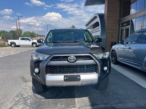 Used 2018 Toyota 4Runner TRD Off-Road Premium AWD/4WD image 2