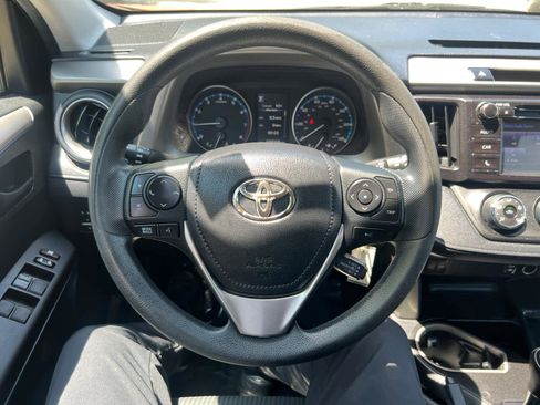 Used 2017 Toyota RAV4 LE AWD/4WD image 16