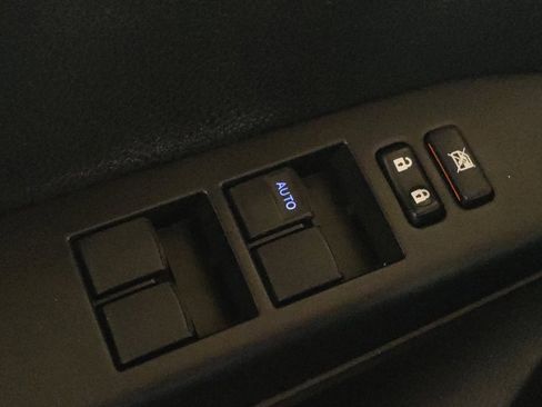 Used 2018 Toyota RAV4 XLE w/ Plus Extra Value Package image 27