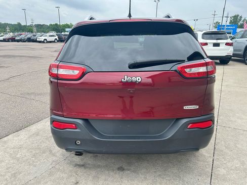 Used 2018 Jeep Cherokee Latitude FWD image 6