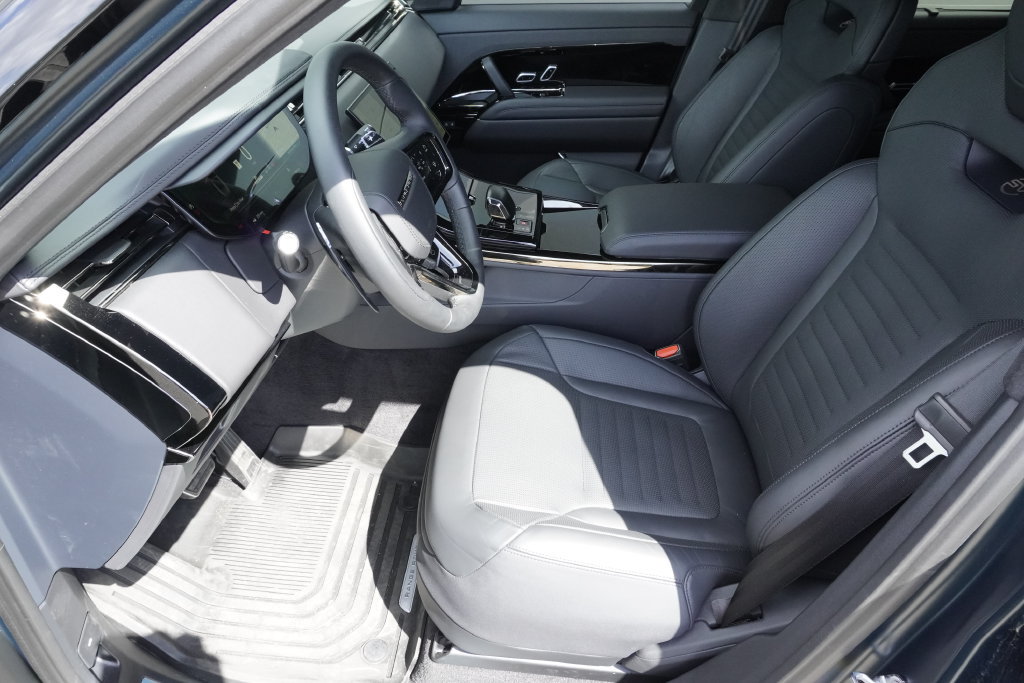 New 2026 Land Rover Range Rover Sport SV AWD/4WD image 19