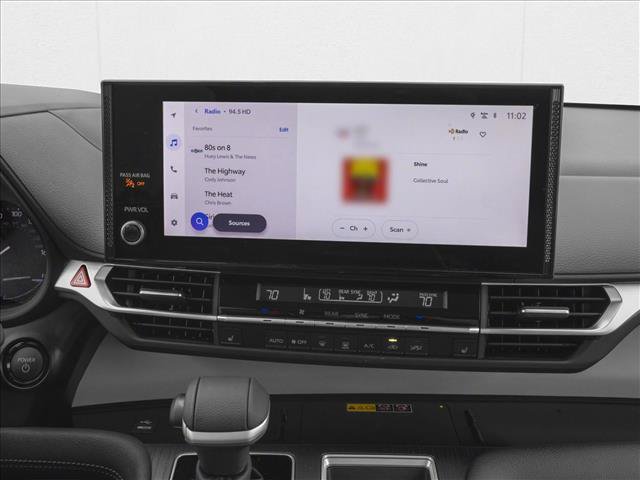 Used 2026 Toyota Sienna XLE FWD image 7