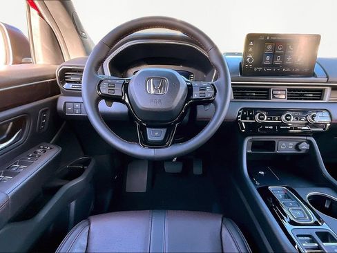 Used 2025 Honda Pilot Black Edition image 9