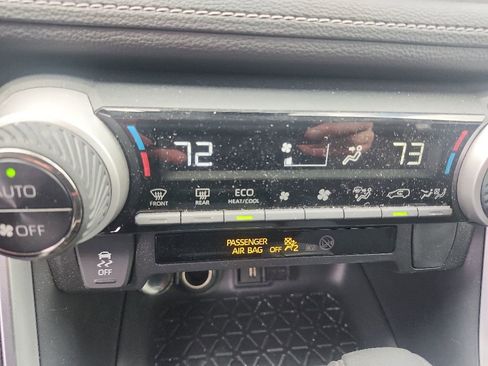 Used 2020 Toyota RAV4 XLE AWD/4WD image 4