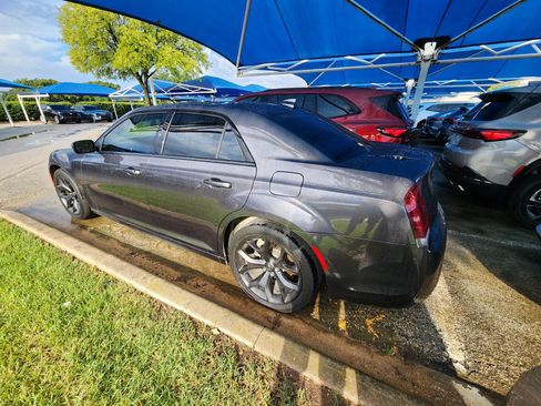 Used 2021 Chrysler 300 Touring L RWD image 4