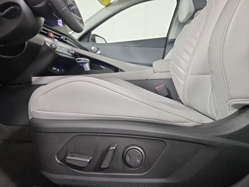 Used 2025 Hyundai Elantra Limited FWD image 31