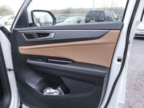 Used 2025 Volkswagen Atlas Cross Sport SE image 38