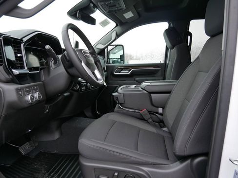 New 2026 GMC Sierra 3500 SLE w/ SLE Value Package image 7