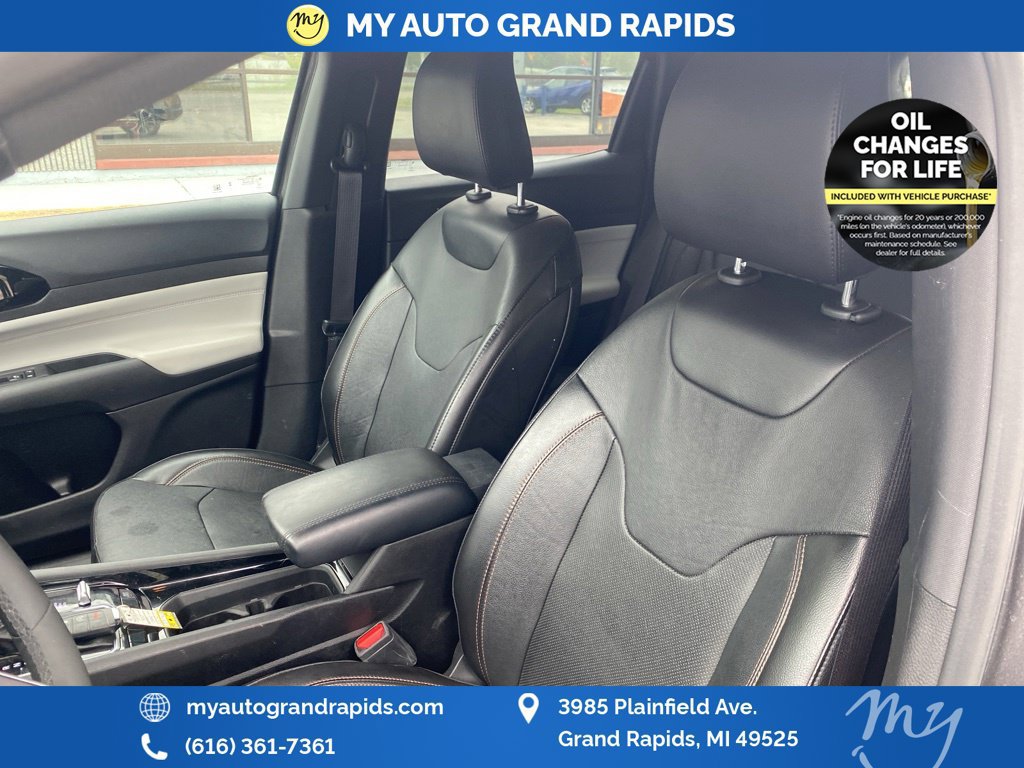 Used 2023 Jeep Compass Limited AWD/4WD image 13