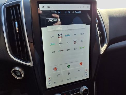 Used 2024 Ford Edge SEL w/ Convenience Package image 12