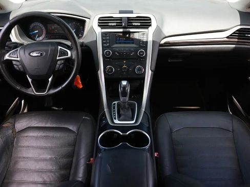 Used 2014 Ford Fusion SE w/ Equipment Group 202A FWD image 2