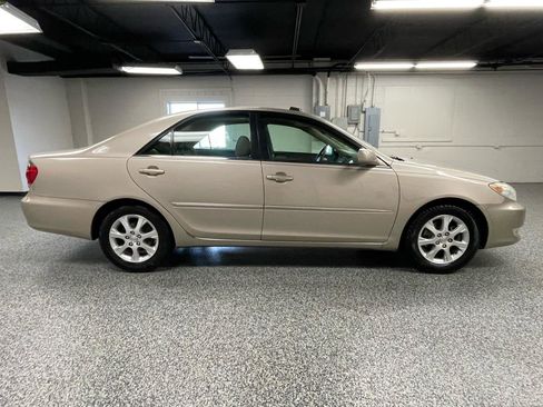 Used 2005 Toyota Camry XLE image 4