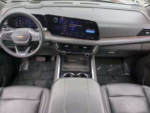 Used 2025 Chevrolet Suburban LT AWD/4WD image 17
